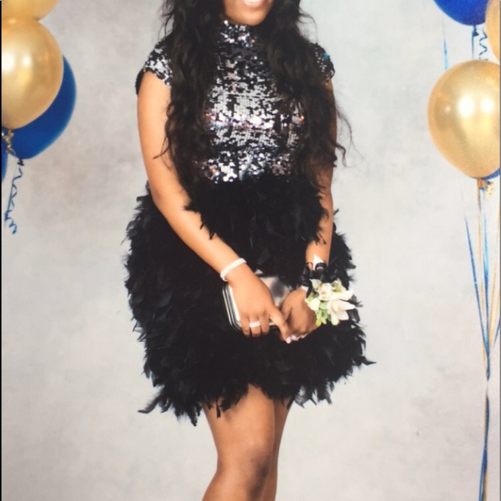 Prom Dress. Paid $550 Taking Best Offer - Picture 1 of 2